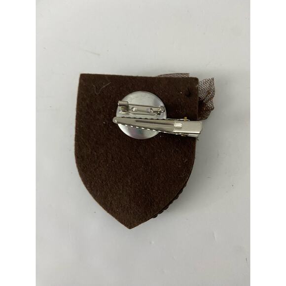 shield brooch - Picture 2 of 4